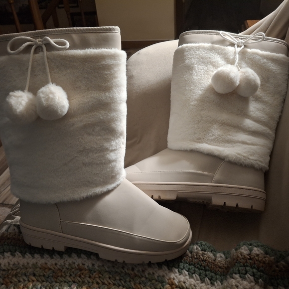 Fuzzy Boots size 9 - Picture 1 of 5